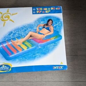 Inflatable floating lounge chair